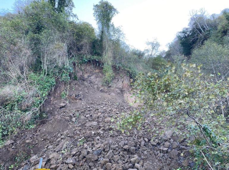 Karadeniz Sahil Yolunda heyelan