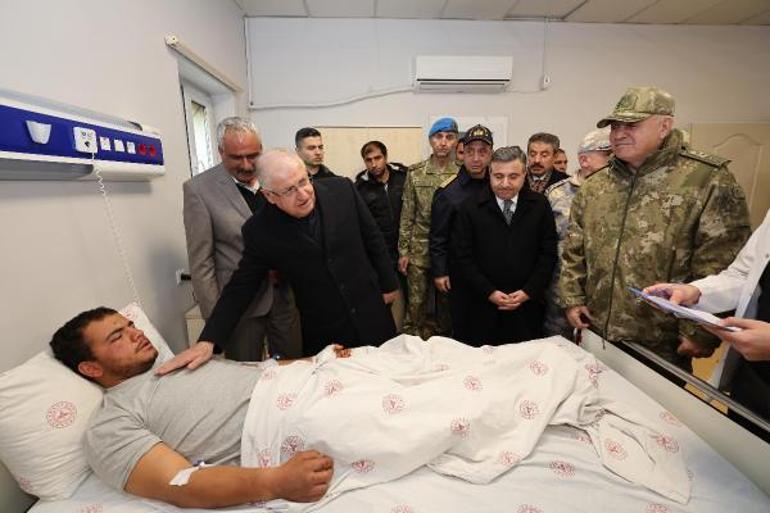 Bakan Güler, Şırnakta yaralı askerleri ziyaret etti