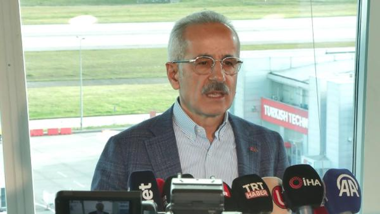 Bakan Uraloğlu açılış öncesi Sabiha Gökçen Havalimanı 2. pistini inceledi