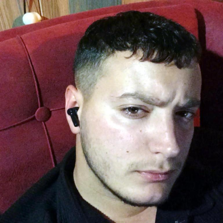 Süt toplama kamyonuyla çarpışan otomobilin sürücüsü Akın, hayatını kaybetti