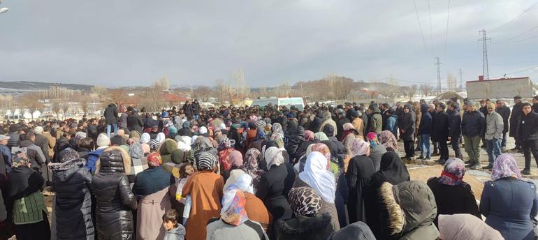 Ağrıda uçuruma düşen iş makinesindeki 4 kişi toprağa verildi