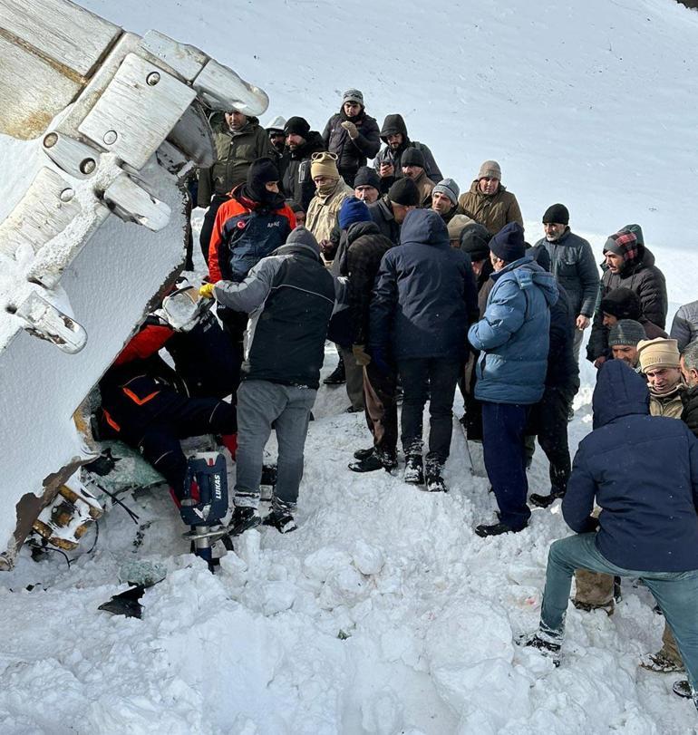 Ağrıda uçuruma düşen iş makinesindeki 4 kişi toprağa verildi