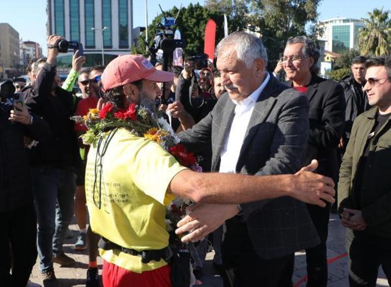 Depremzedeler için 3 bin 600 kilometre koşan Fransız sporcu, Adana kebabıyla karşılandı