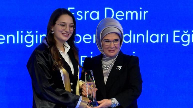 Emine Erdoğan : Teknoloji okuryazarı olmak ve tehdit edici unsurlara karşı, her türlü savunmayı güçlendirmeliyiz