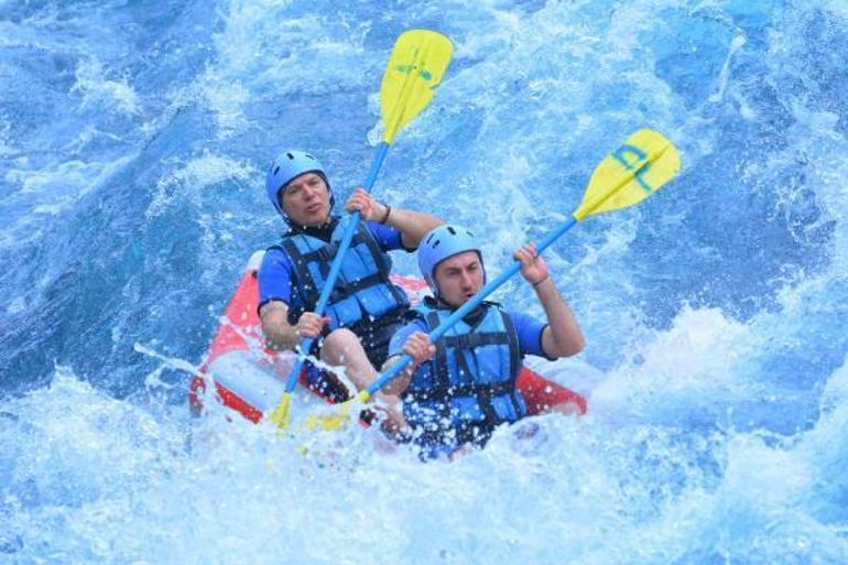 Antalyada sezon uzadı, rafting yapan turist sayısı 1 milyonu geçti