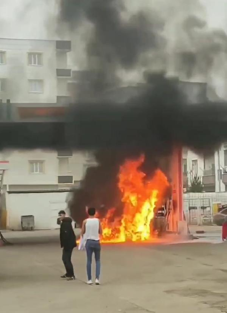 Diyarbakır’da yakıt doldurulan otomobil alev aldı; olay anı kamerada