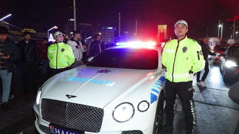 Suç örgütlerinden ele geçirilen lüks araçlar yılbaşında Taksim Meydanında