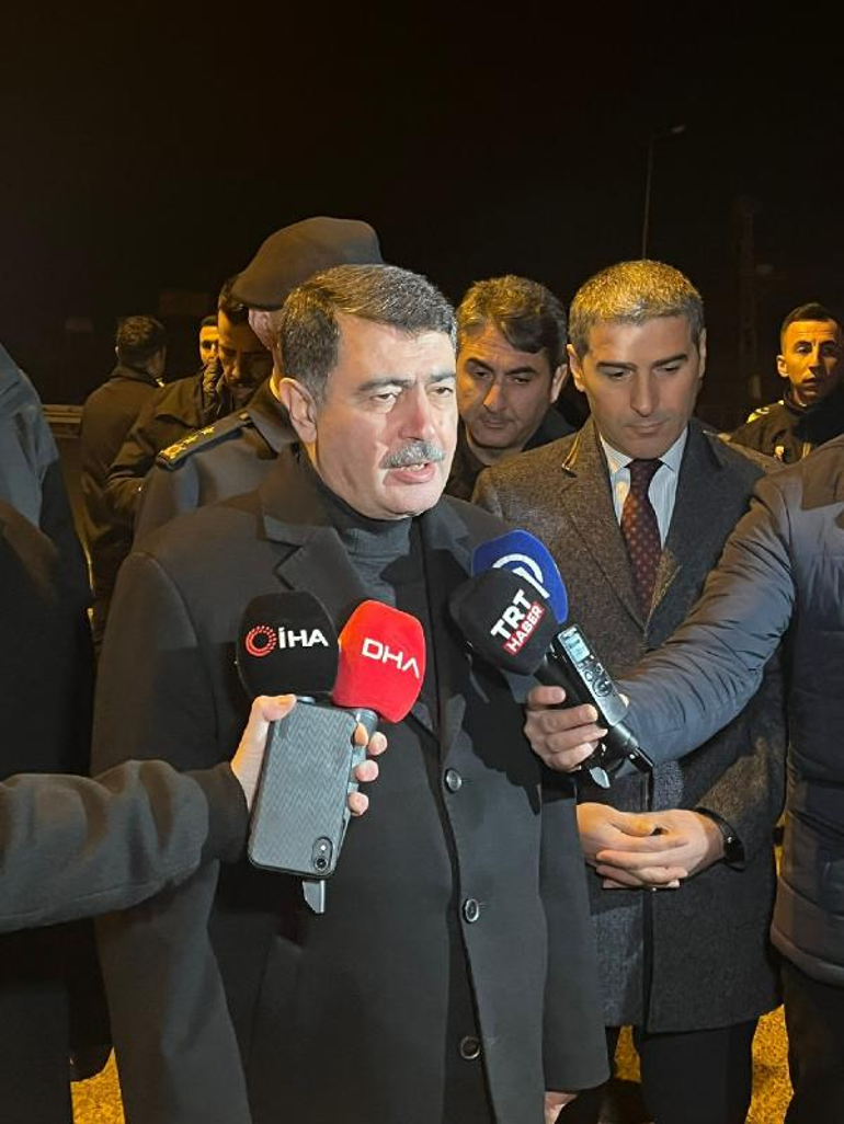 Vali Şahin, yılbaşında çalışan personeli ziyaret etti