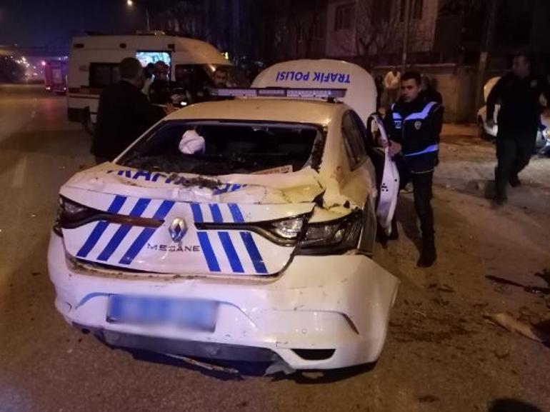 Bursada polis otosunun da karıştığı zincirleme kaza: 2si polis, 4 yaralı