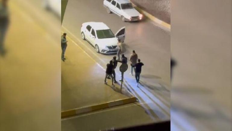 Şanlıurfa’da yol ortasındaki kavga kamerada
