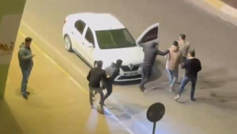 Şanlıurfa’da yol ortasındaki kavga kamerada