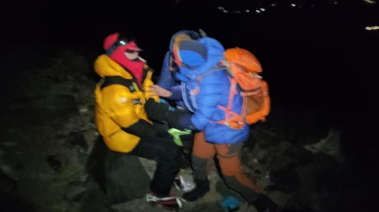 Ağrı Dağında kayalıklara düşerek yaralanan Ukraynalı dağcı kurtarıldı