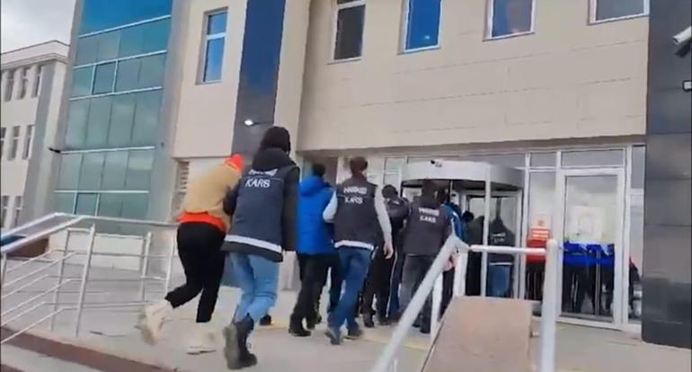 Uyuşturucu partisine polis baskını; 8 gözaltı