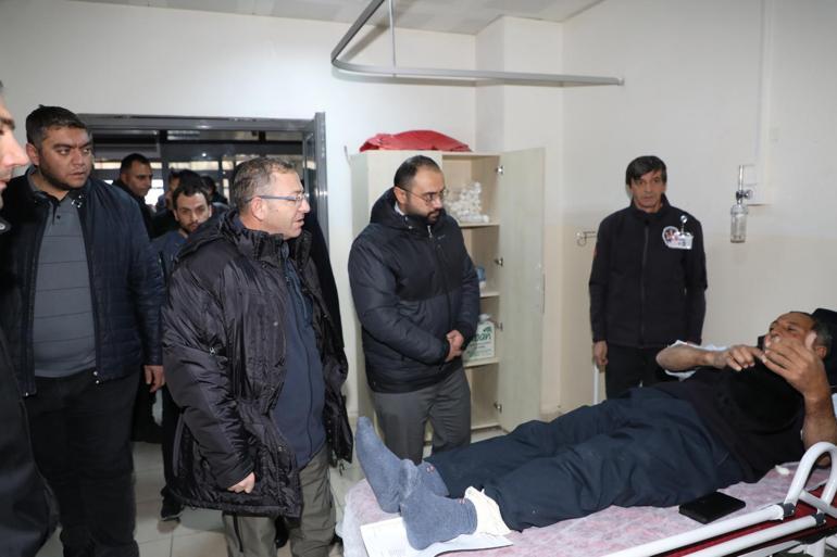 Karsta, 2 otobüs ve 1 kamyonun karıştığı kazada 2 ölü, 8 yaralı