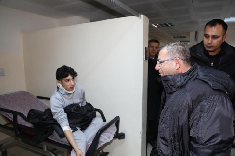 Karsta, 2 otobüs ve 1 kamyonun karıştığı kazada 2 ölü, 8 yaralı