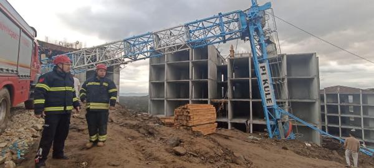 İnşatta kule vinç devrildi; operatör öldü