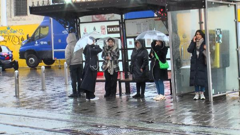 İstanbulda kar yağışı etkili oluyor