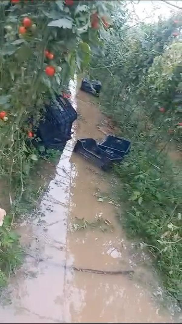 Antalyada şiddetli yağış su baskınlarına neden oldu