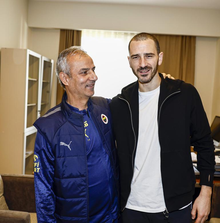 Fenerbahçenin yeni transferi Bonucci, teknik heyet ve takım arkadaşlarıyla bir araya geldi