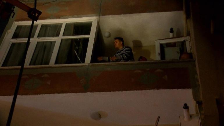 Kağıthanede yangın bitişiğindeki binalara sıçradı; mahsur kalan 4 kişi kurtarıldı
