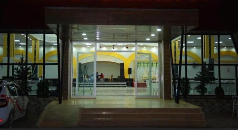 Üvey kardeşinin düğününde 3 kişiyi yaraladı, kaçarken kaza yaptı