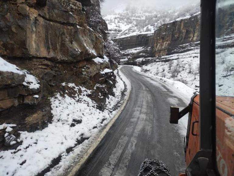 Beytüşşebapta kar kalınlığı 1 metreyi aştı, 20 köy yolu kapandı