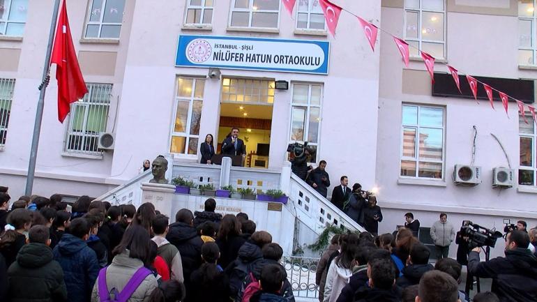 81 ilde okullarda şehitler için saygı duruşu