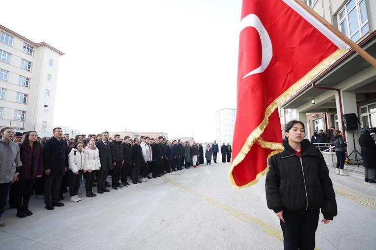 81 ilde okullarda şehitler için saygı duruşu