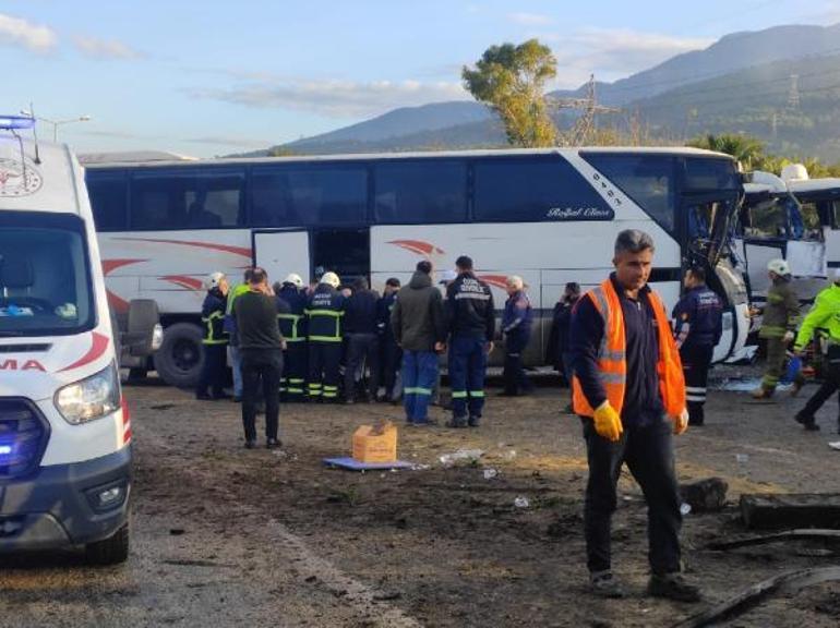 Hatayda işçi servisi otobüsler çarpıştı: 1i ağır 18 yaralı