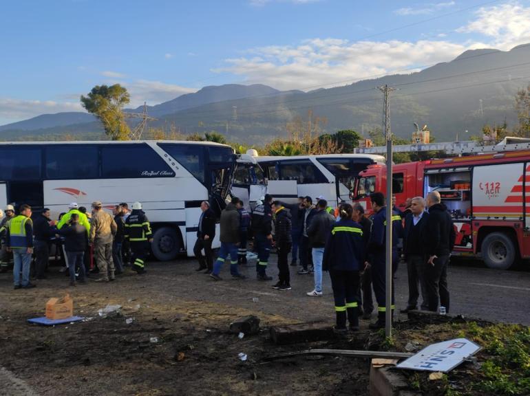 Hatayda işçi servisi otobüsler çarpıştı: 1i ağır 18 yaralı