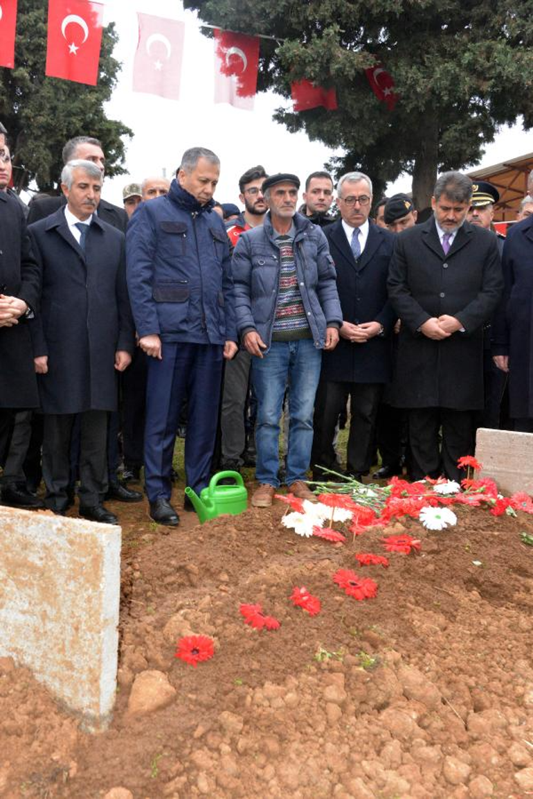 Bakan Yerlikayadan, şehit ailesine taziye ziyareti