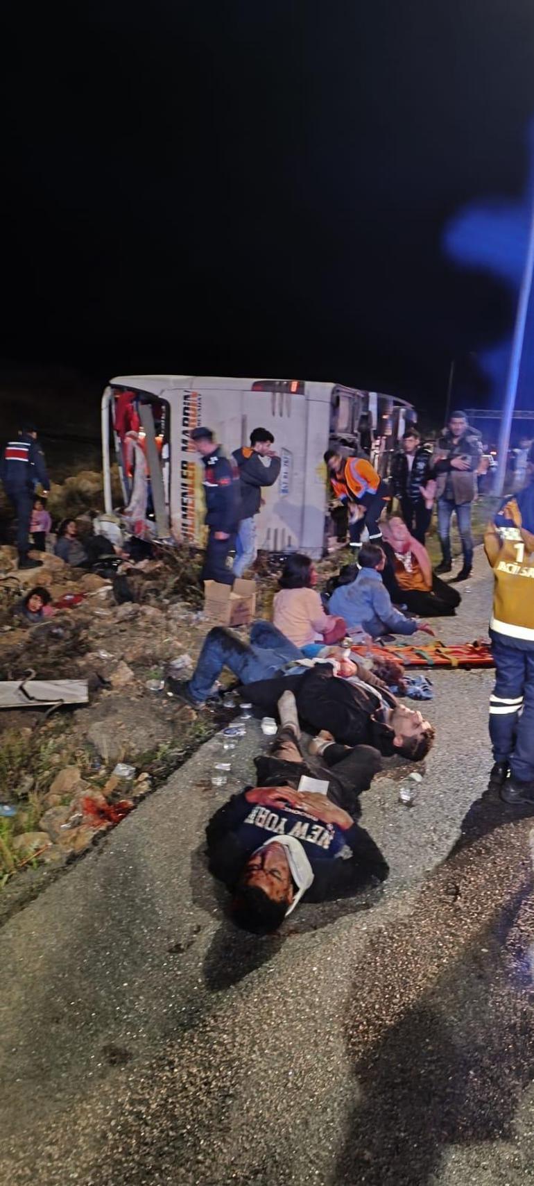 Mersinde yolcu otobüsü devrildi: 9 ölü, 30 yaralı; kaza anı kamerada