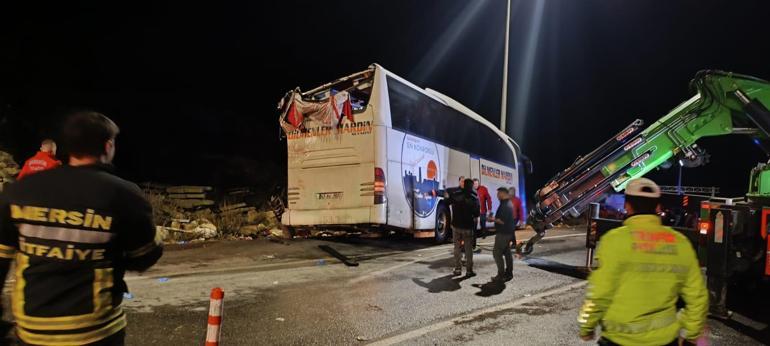 Mersinde yolcu otobüsü devrildi: 9 ölü, 30 yaralı; kaza anı kamerada