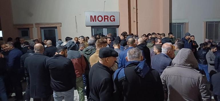 Mersindeki otobüs kazasında ölen 9 kişiden 6sı toprağa verildi