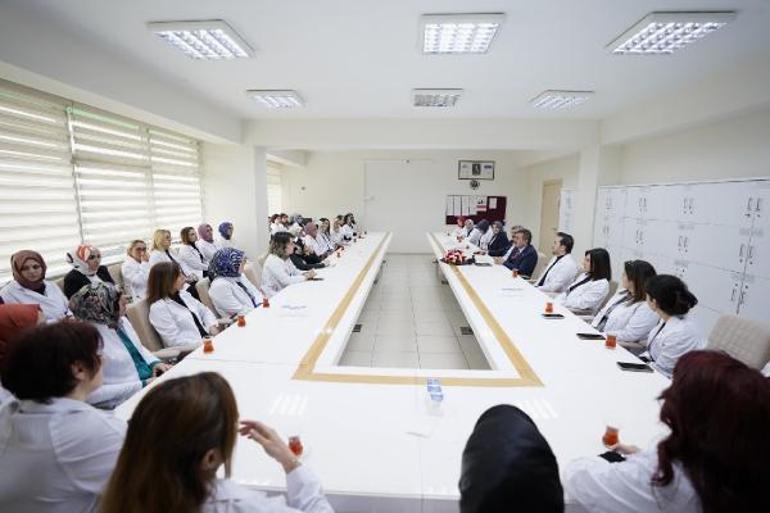 Bakan Tekin, Ümitköy Kız Anadolu İmam Hatip Lisesi’ni ziyaret etti