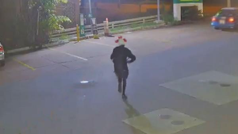 Avustralya’da polis palyaço maskeli hırsızı arıyor