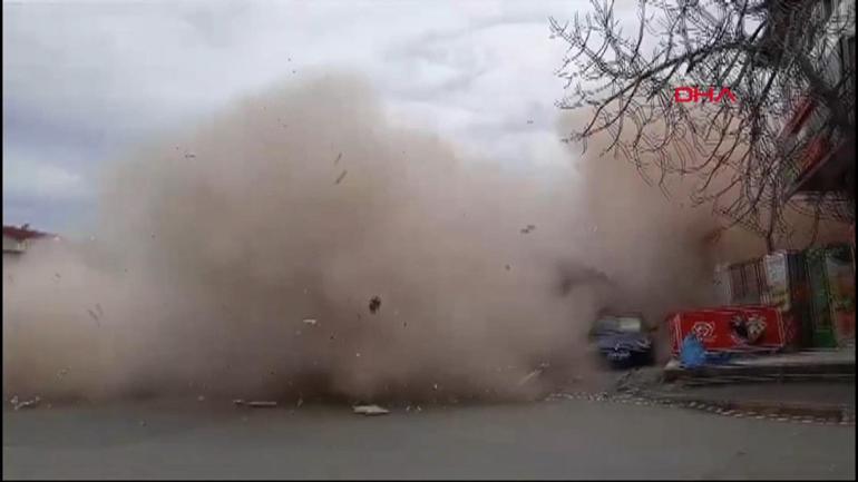 Ümraniyede bitişik iki bina çöktü; sallantılar vardı, yıkılacağı belliydi