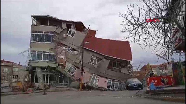 Ümraniyede bitişik iki bina çöktü; sallantılar vardı, yıkılacağı belliydi