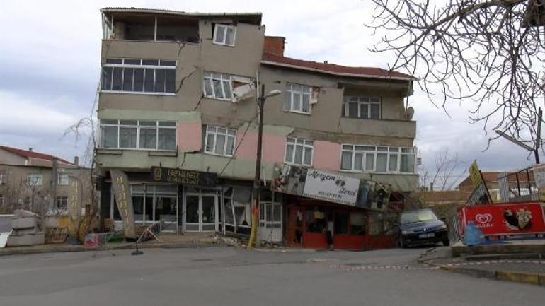 Ümraniyede bitişik iki bina çöktü; sallantılar vardı, yıkılacağı belliydi