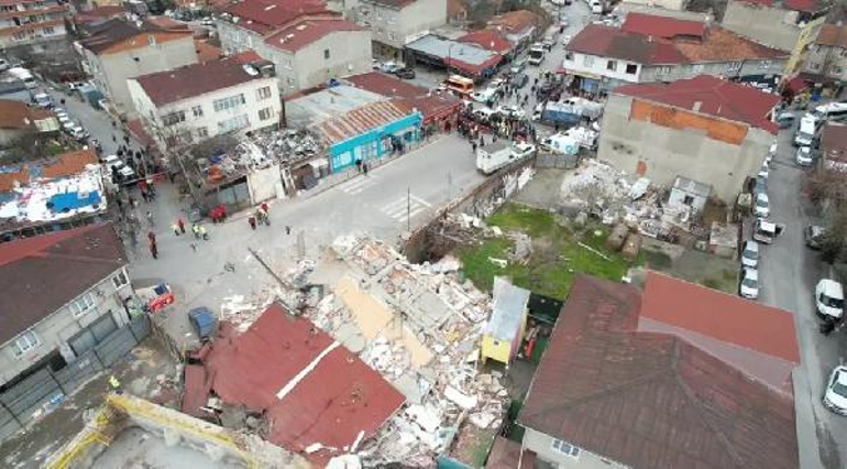 Ümraniyede bitişik iki bina çöktü; sallantılar vardı, yıkılacağı belliydi