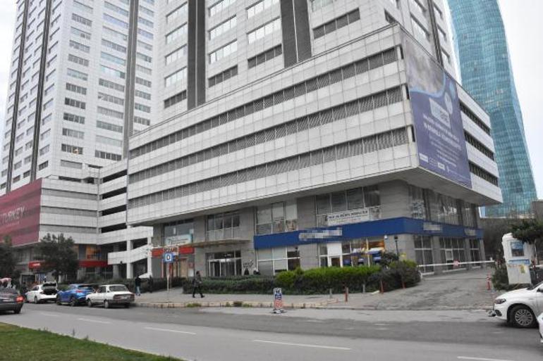 Reklam tabelası asarken vincin zinciri koptu: 2 işçi öldü