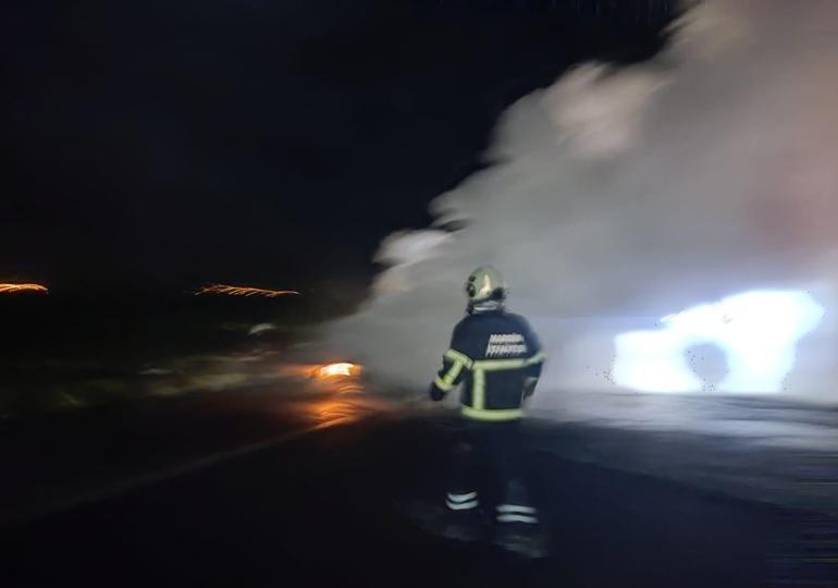 Nusaybinde, seyir halindeki otomobil alev aldı