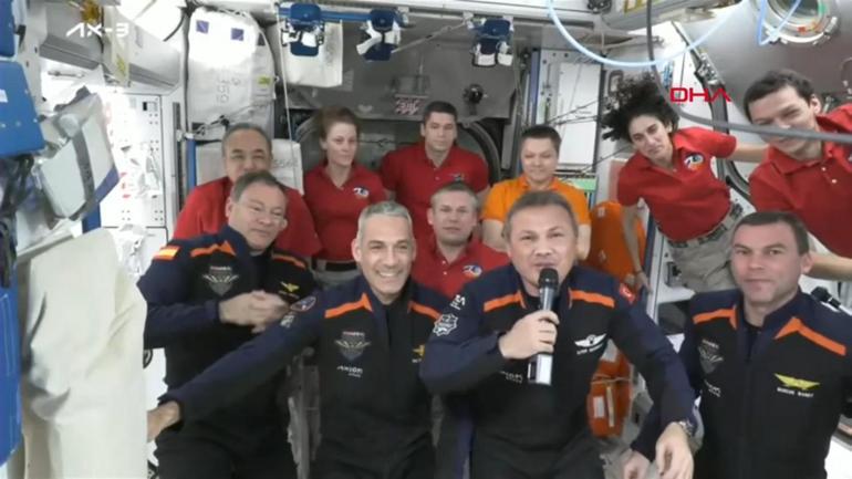 İlk Türk astronot için ISSte karşılama töreni; işte Gezeravcının mesajı