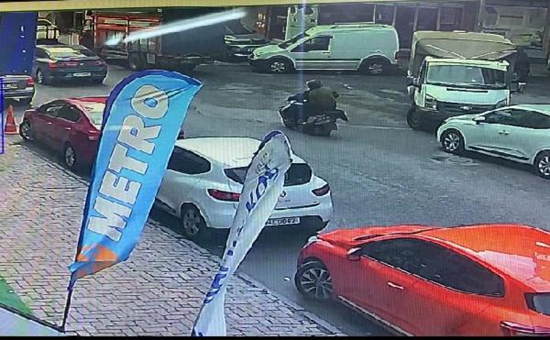 Sultangazide silahlı saldırı kamerada