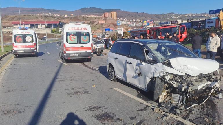 Zonguldakta iki otomobilin çarpıştığı kaza kamerada: 1 ölü, 5 yaralı