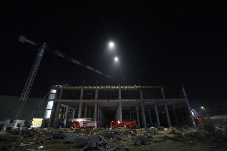 Mersinde fabrika inşaatında yangın çıktı