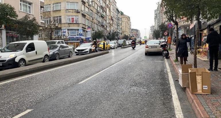 Fatihte motokuryeye çarpan sürücü araçtan rica üzerine indi