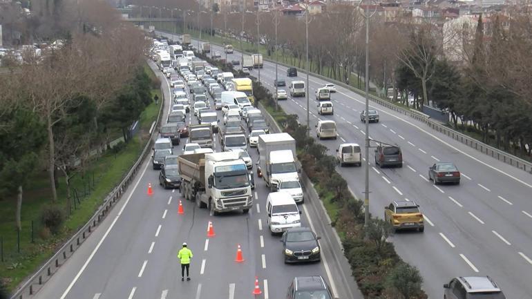 Esenlerde üst geçitten atlayan kadına otomobil çarptı