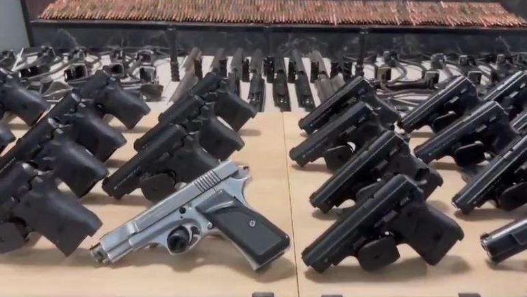 Şırnak’ta iş yerinden 26 ruhsatsız tabanca ve mühimmat ele geçirildi