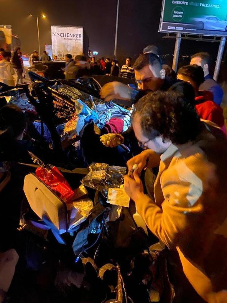 Koruma polislerinin içinde bulunduğu otomobil TIRa çarptı: 1 şehit, 2 yaralı